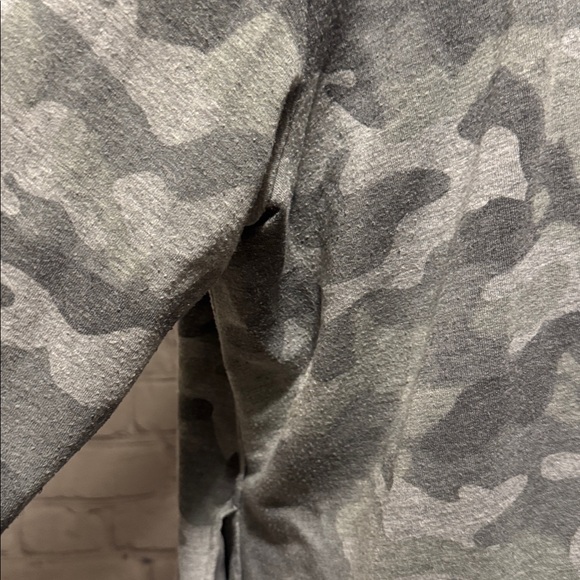 Jane & Delancey Gray Camo Zip-Up Hoodie lightweight longer length - Picture 7 of 12